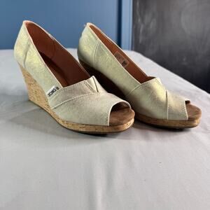 TOMS Gold Canvas Peep Toe Wedge Espadrille Shoes Womens 7.5 Cork Heel Slip On